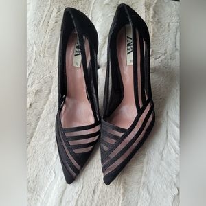 ZARA pointed black heel, size 8 worn once great condition.